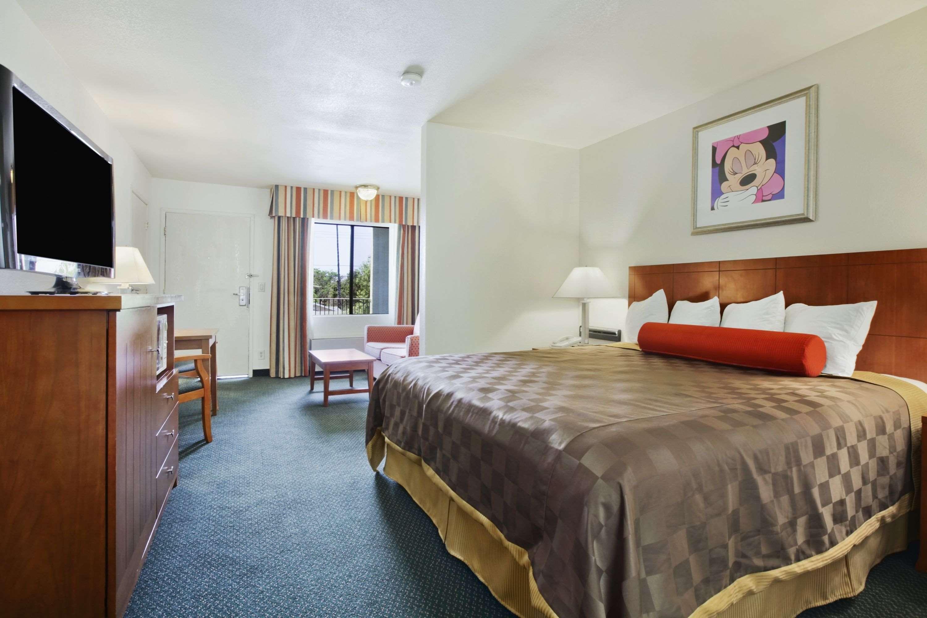 Travelodge Inn & Suites By Wyndham Anaheim On Disneyland Dr Exterior foto