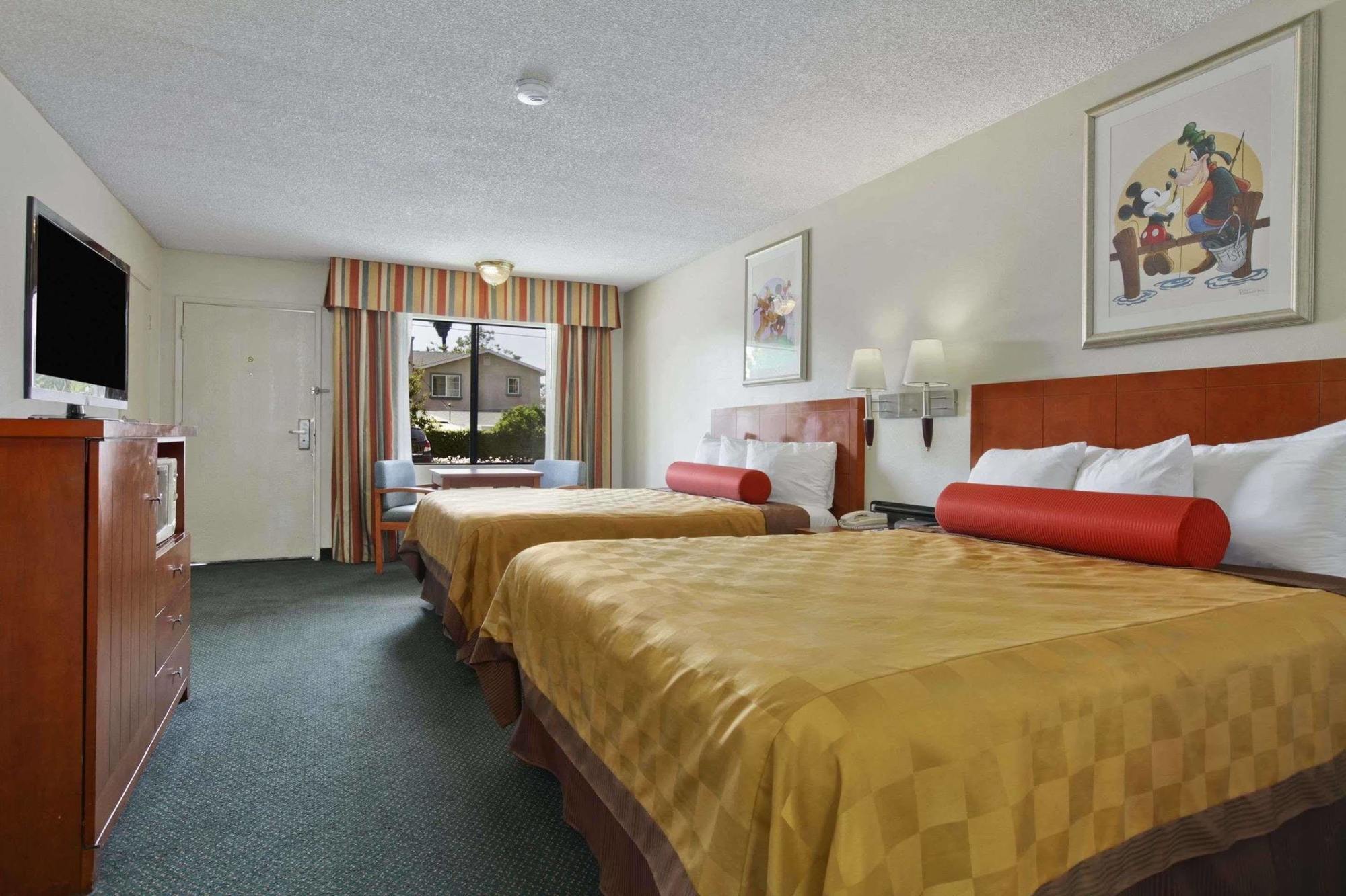 Travelodge Inn & Suites By Wyndham Anaheim On Disneyland Dr Exterior foto